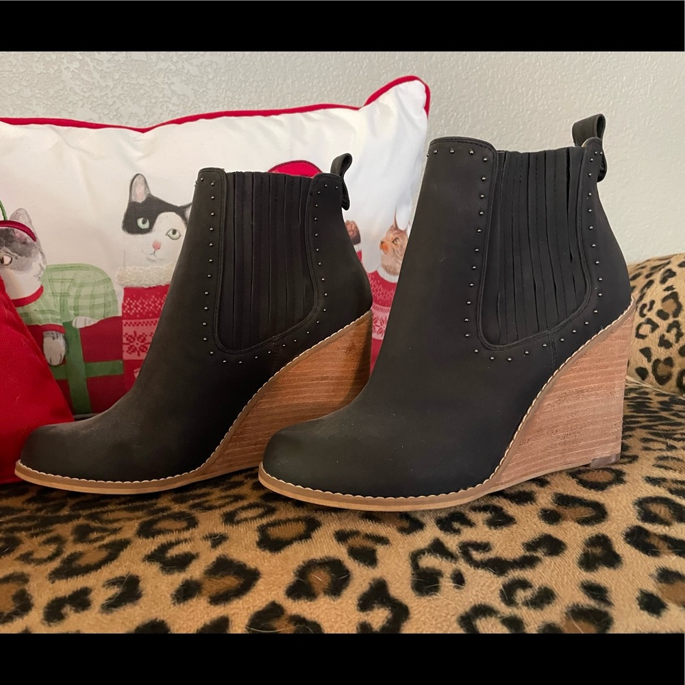 Cute, wedge booties!
